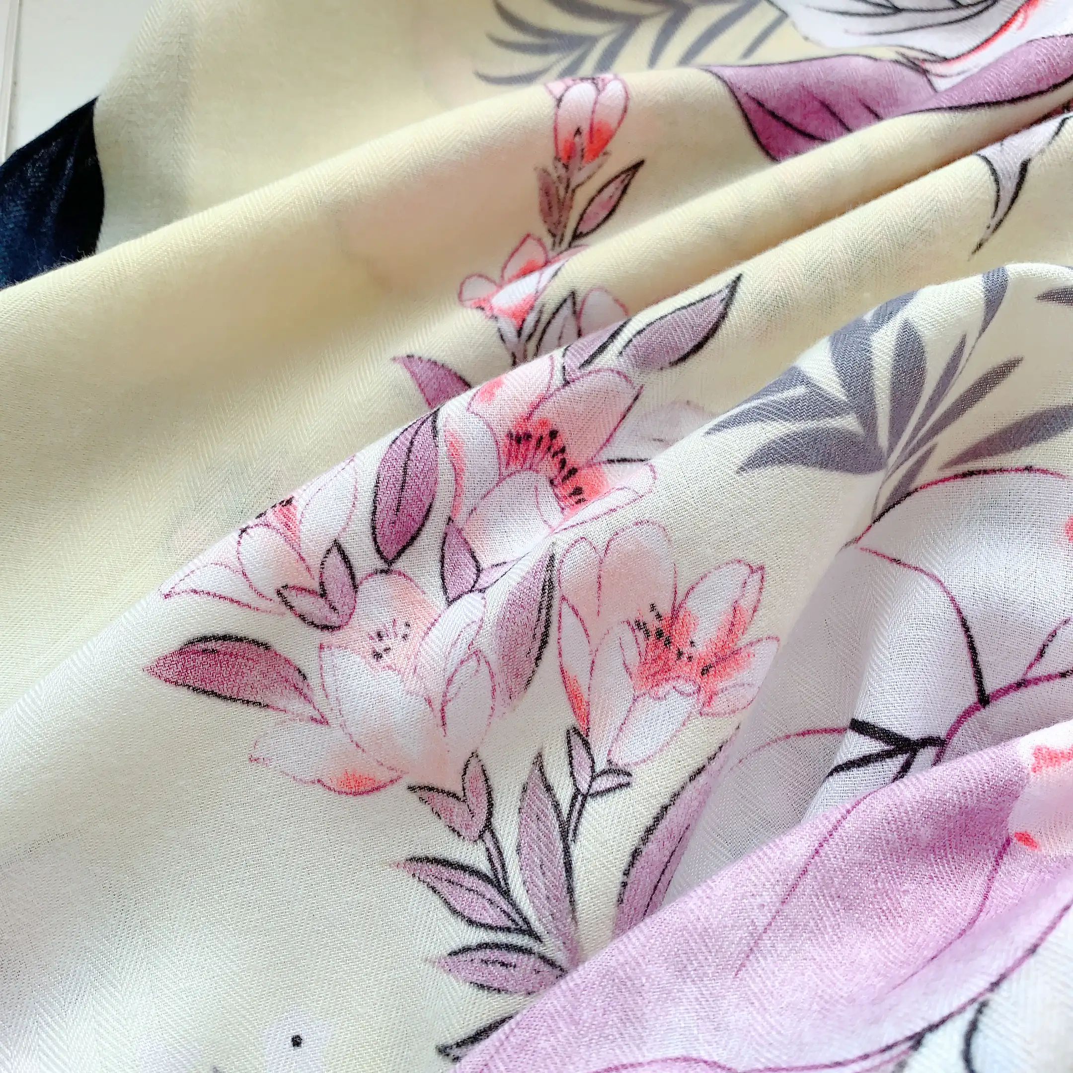 Flowery Cream - Image 2
