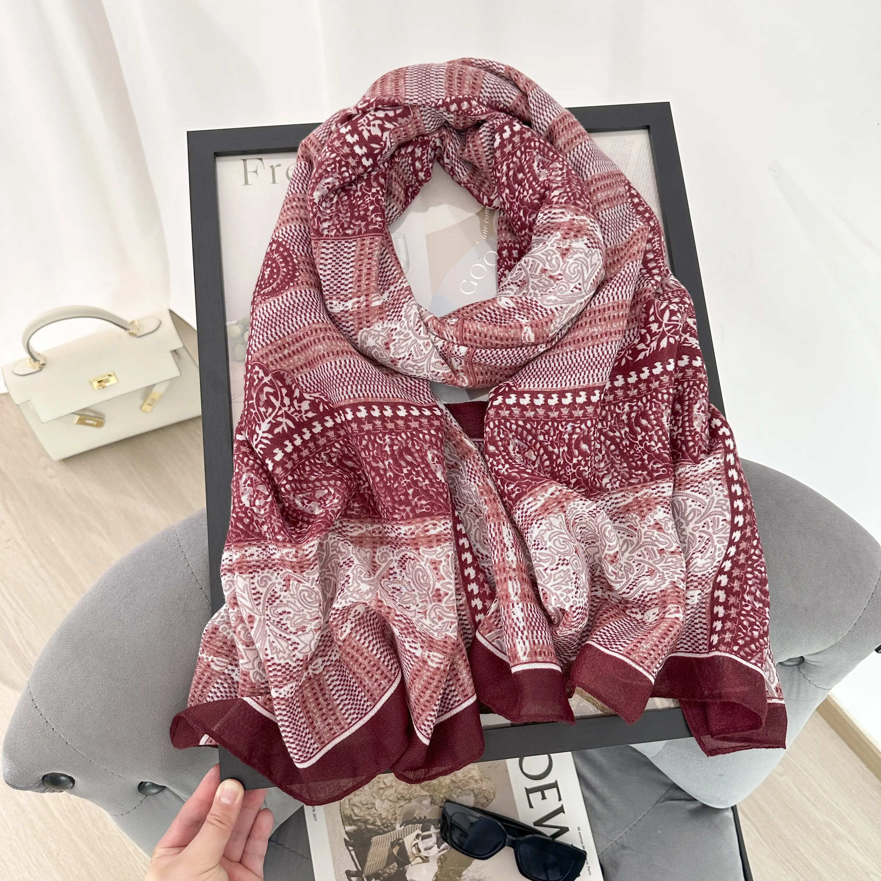 Maroon Albescent
